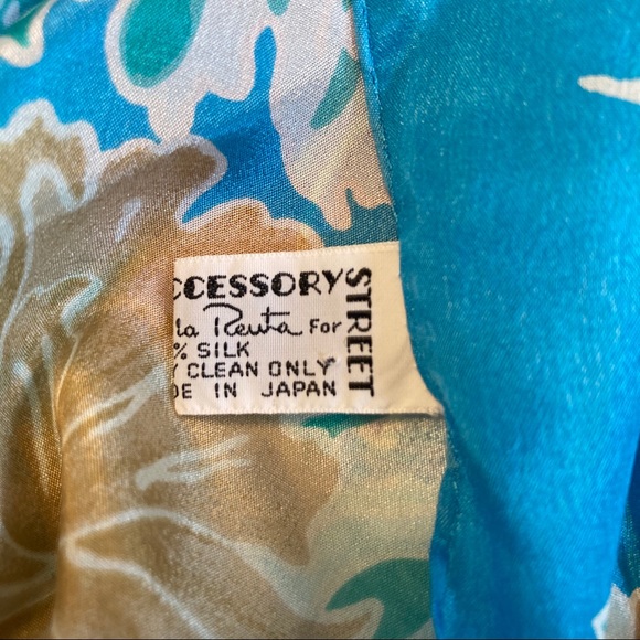 Oscar de la renta floral on lattice printed silk square scarf - Picture 10 of 10